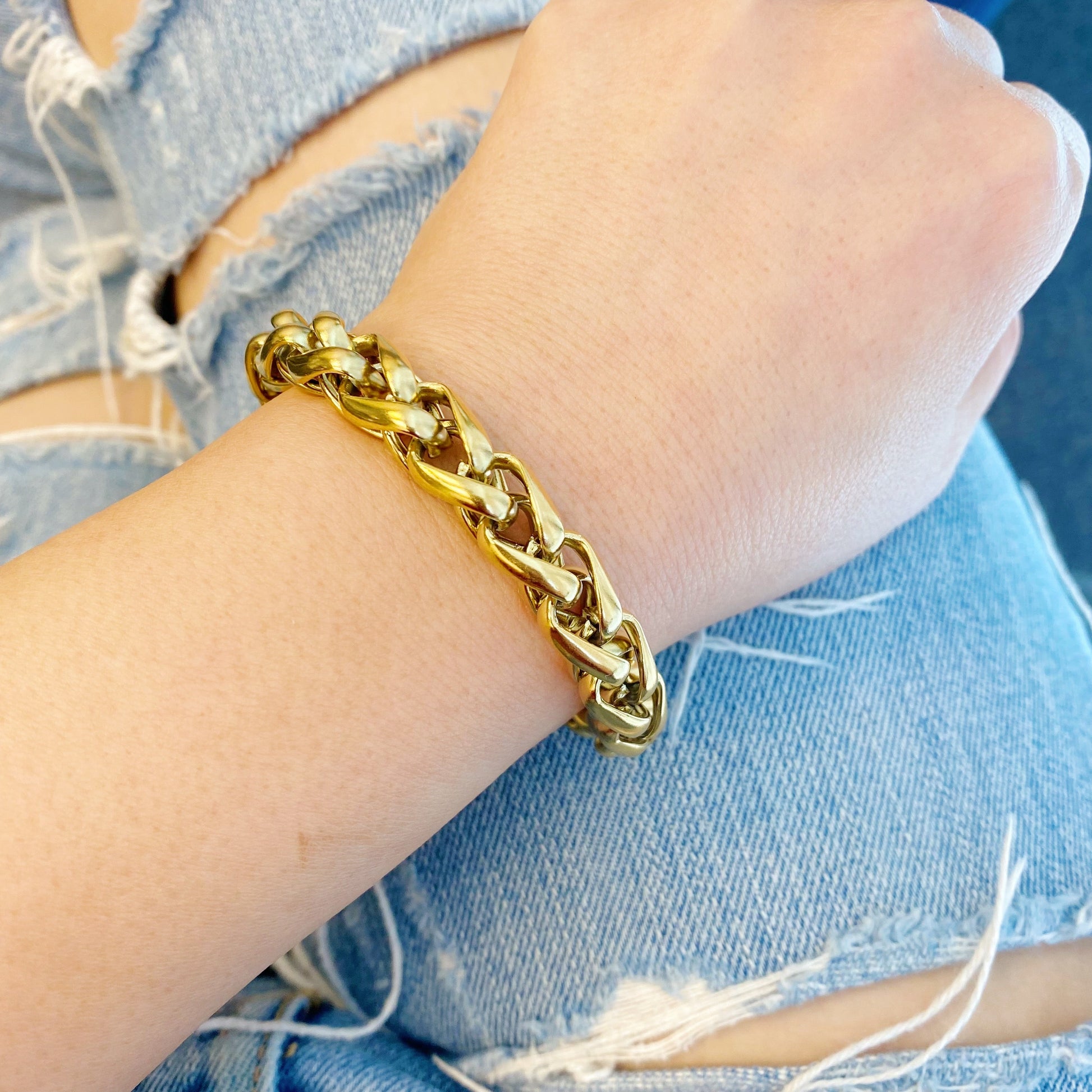 Bold And Edgy Chain Bracelet-1