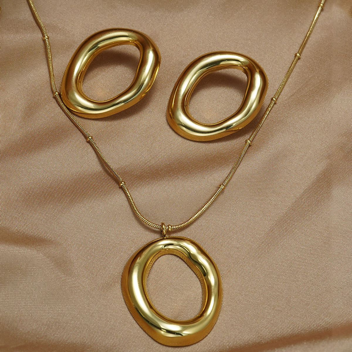 Oval Statement Set